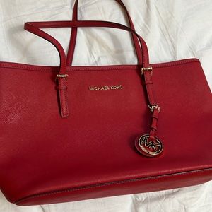 MK red saffiano leather bag in red mid size